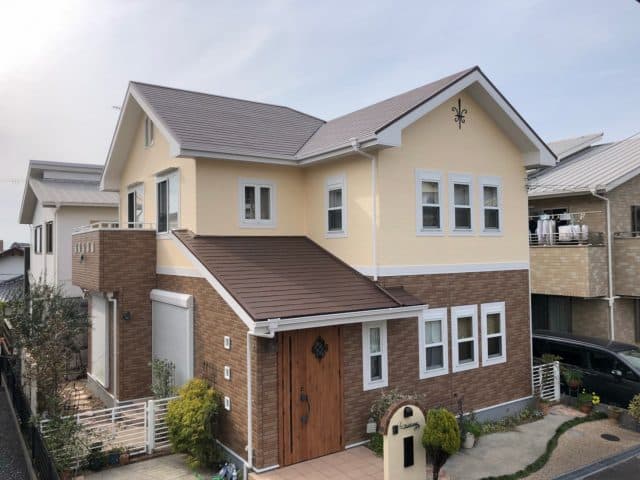 外壁塗装が完了した一戸建て住宅の外観